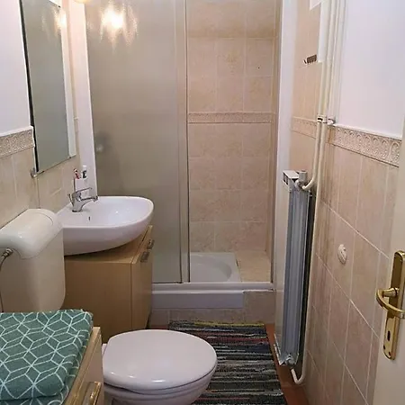 Couples Getaway - Central+free Parking *