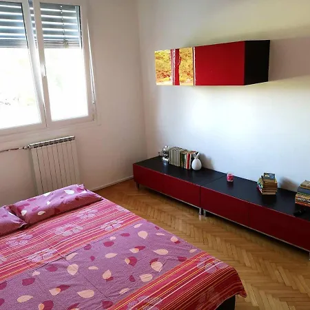 Apartma Couples Getaway - Central+free Parking